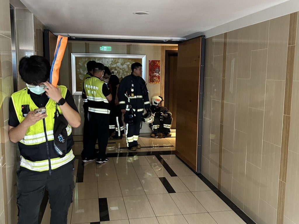 監護權談不攏…泰山男持刀挾持妻小、大姨子　警勸1小時終於投降