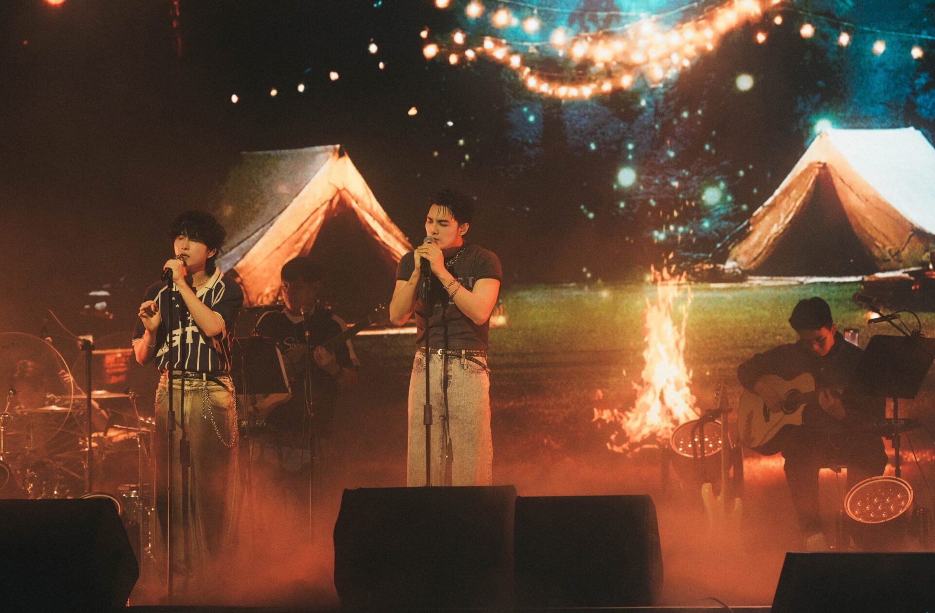 邱鋒澤 黃偉晉把音樂會現場變「營火晚會」飆嗓獻歌迷