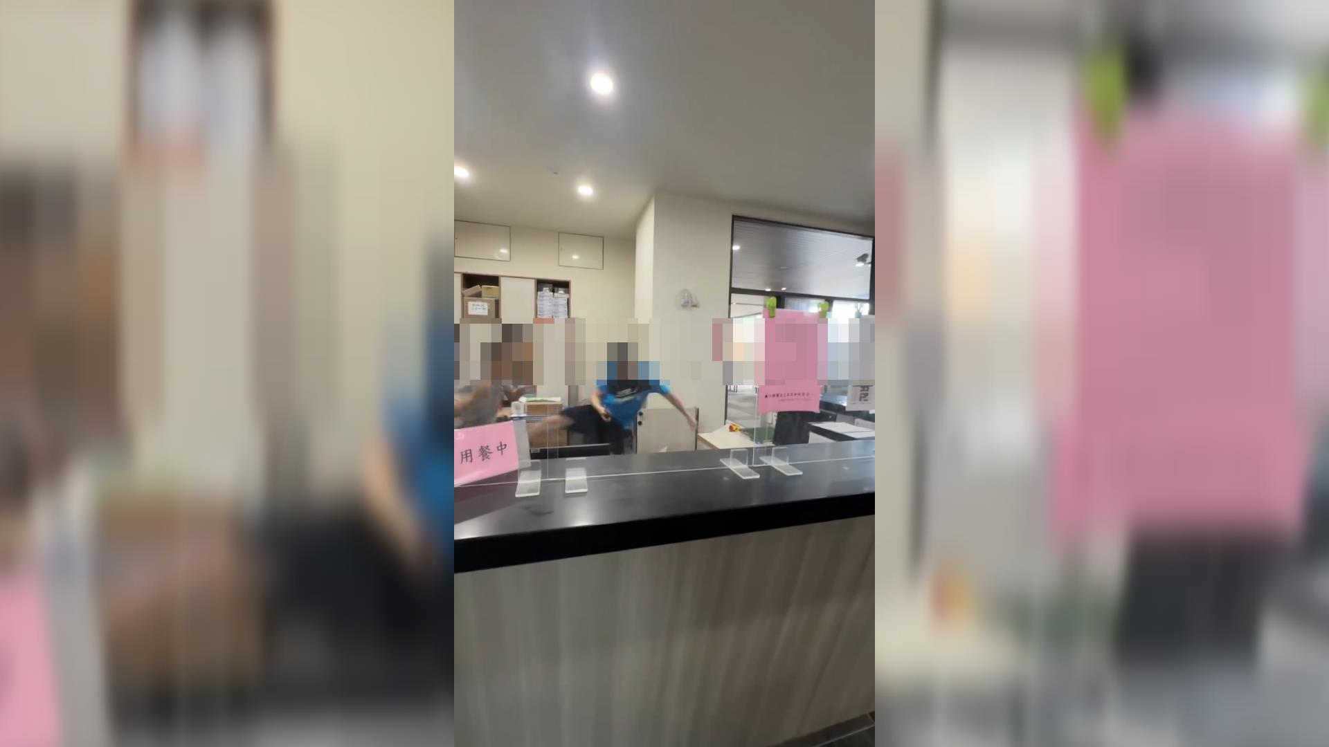 【有片】火爆場面曝!大學生把舍監打到骨折 被依傷害罪送辦 【有片】火爆場面曝!大學生把舍監打到骨折 被依傷害罪送辦