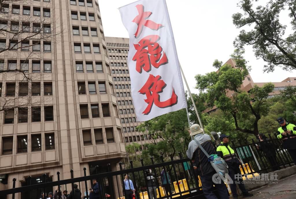 藍批放任罷免偷跑 中選會:提議是言論自由無默許違法 藍批放任罷免偷跑 中選會:提議是言論自由無默許違法