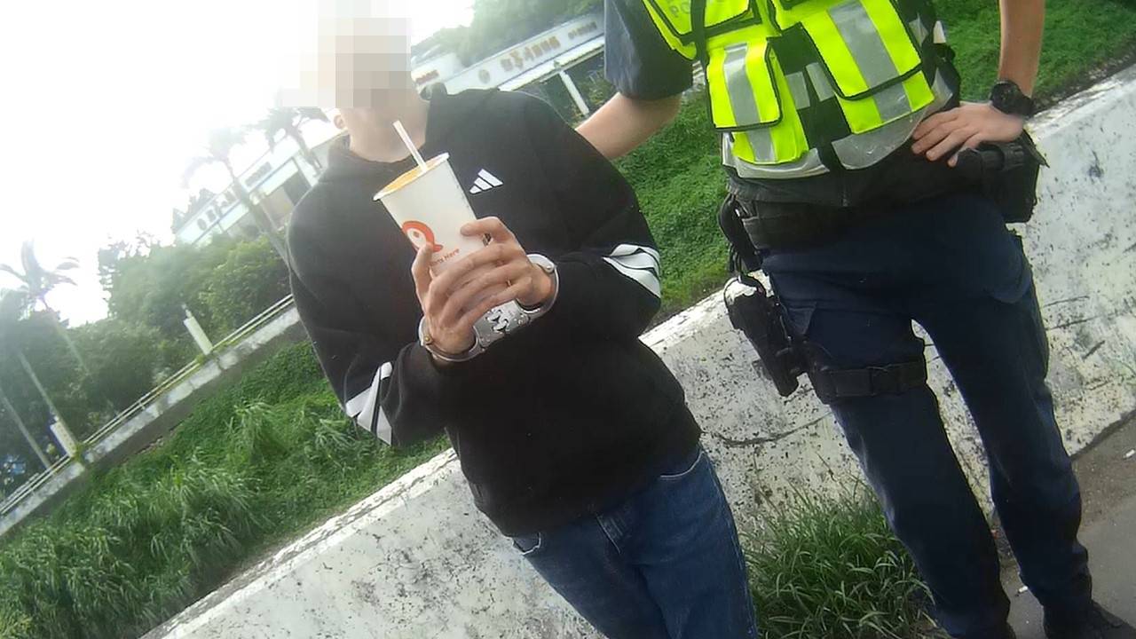 【有片】假投資詐退休金!所長馮清豪識破騙局率隊逮2車手 【有片】假投資詐退休金!所長馮清豪識破騙局率隊逮2車手