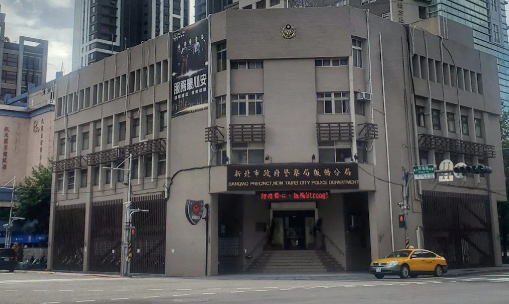 板橋分局2員警兼差萬華應召站「皮條客」10萬交保、記過調地處分