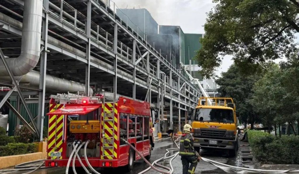 竹縣勞工正、副處長爆收遠東禮券放水 檢怒批「形同門神」依貪污罪起訴 竹縣勞工正、副處長爆收遠東禮券放水 檢怒批「形同門神」依貪污罪起訴