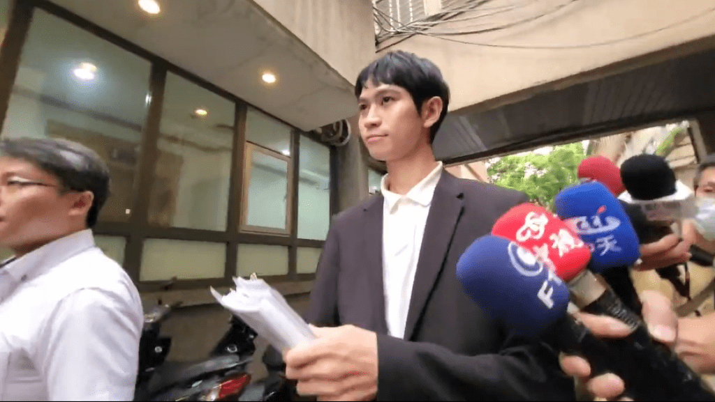 有片／Andy、家寧開撕！２人今二度出庭仍無互動、沒交集成「最熟悉陌生人」