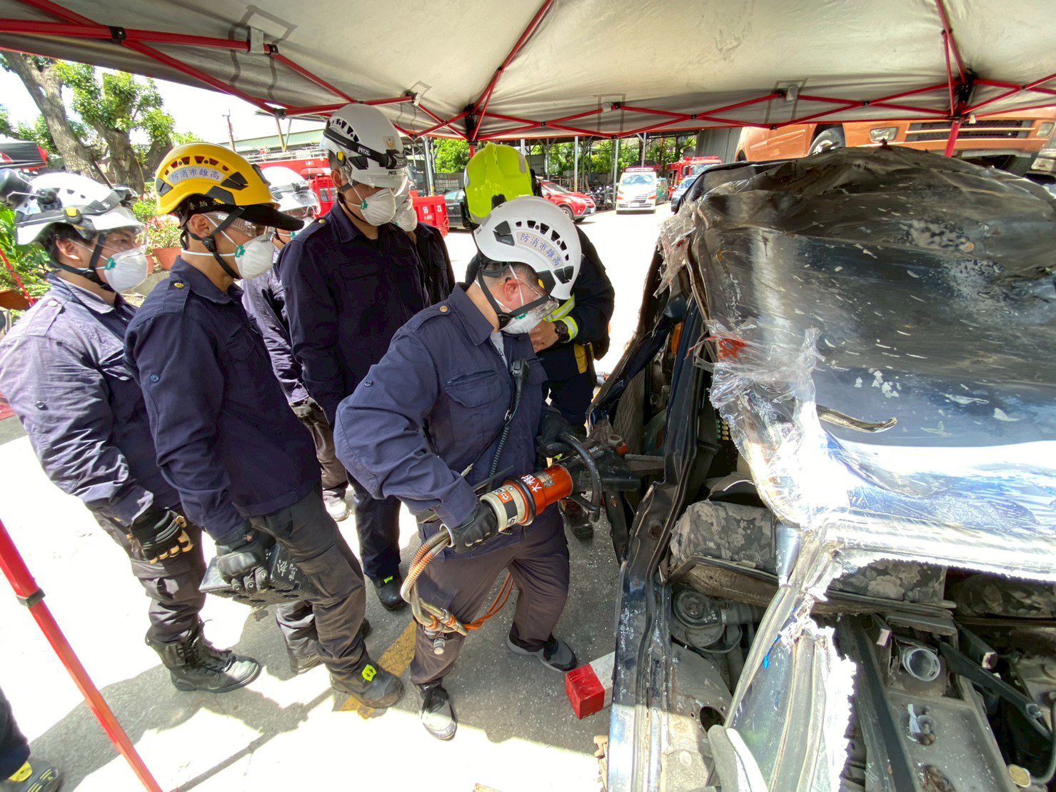 強化國道事故應變力 高市消防第四大隊辦理車禍救援常訓 強化國道事故應變力 高市消防第四大隊辦理車禍救援常訓