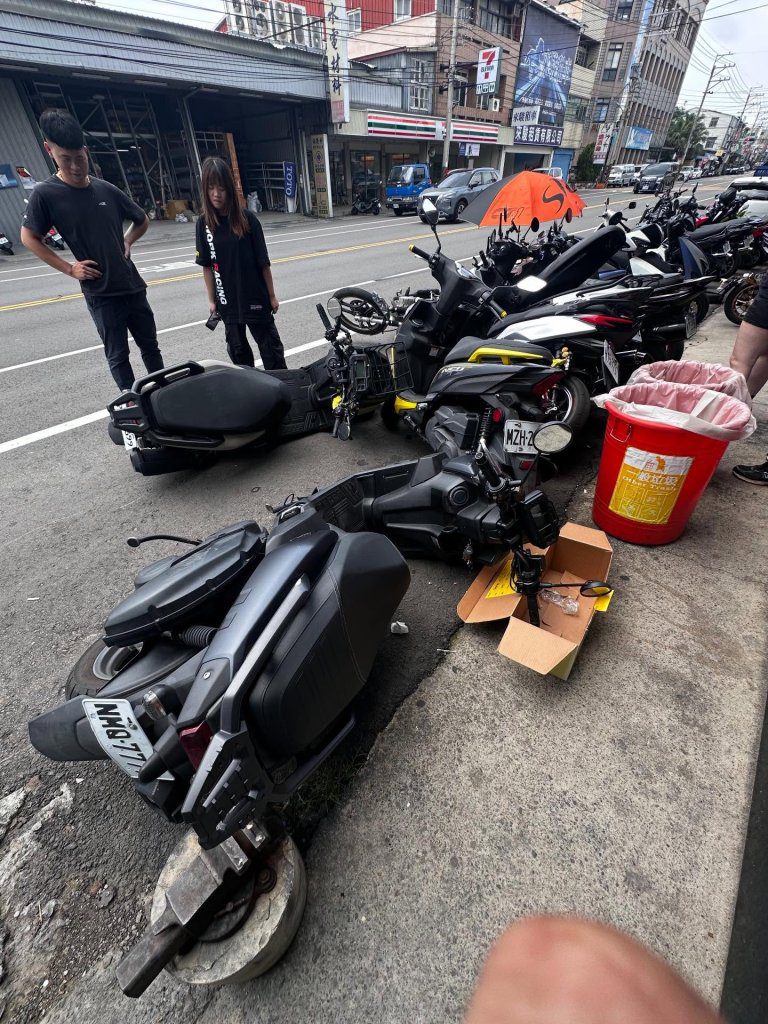 前方路口左彎仍直行! 台中大雅重機擊落6車騎士受傷 前方路口左彎仍直行! 台中大雅重機擊落6車騎士受傷