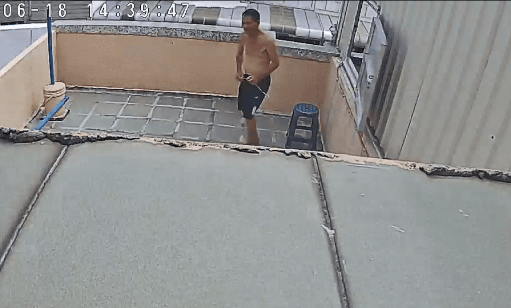 高雄鄰長夫妻脫序行為頻傳!上回妻端雞拜監視器 這次鄰長裸身爬窗入侵隔壁鄰居 高雄鄰長夫妻脫序行為頻傳!上回妻端雞拜監視器 這次鄰長裸身爬窗入侵隔壁鄰居