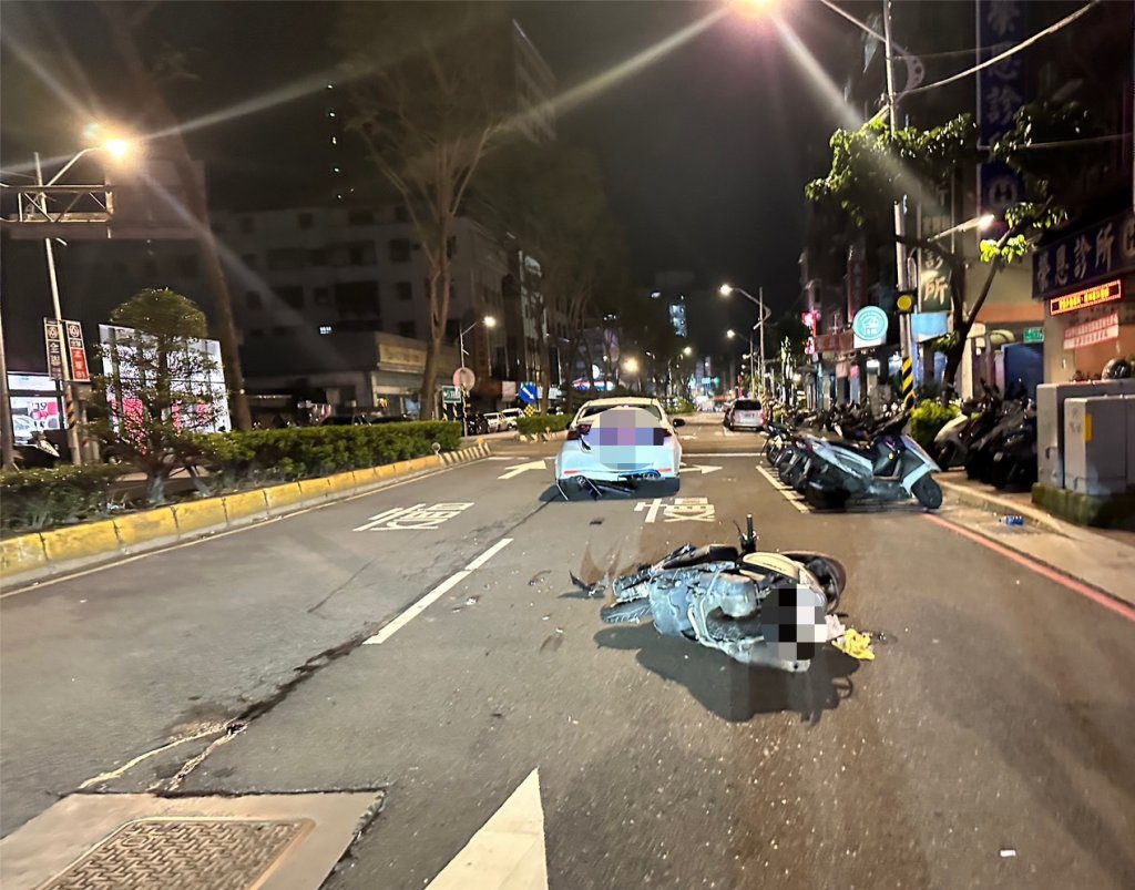 板橋Uber違停「路中載客」釀禍 騎士反應不及猛撞車尾陷昏迷 板橋Uber違停「路中載客」釀禍 騎士反應不及猛撞車尾陷昏迷