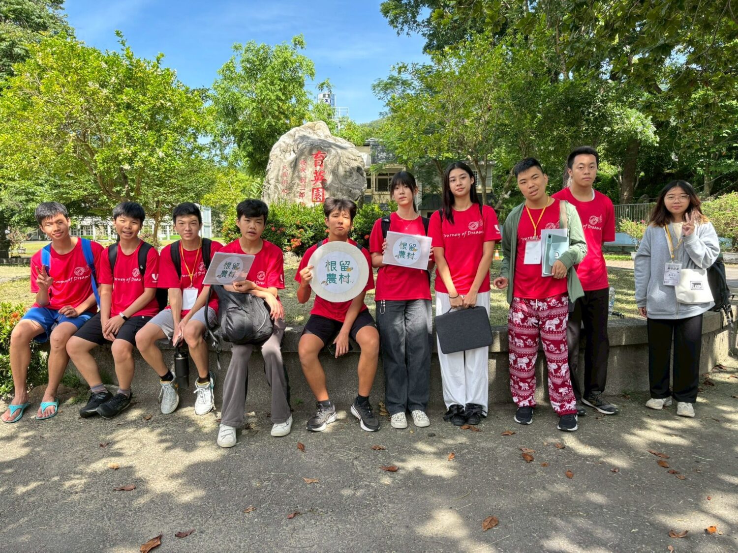 新開部落優質教育首梯登場，國際學校志工與小學生的茶香四格漫畫