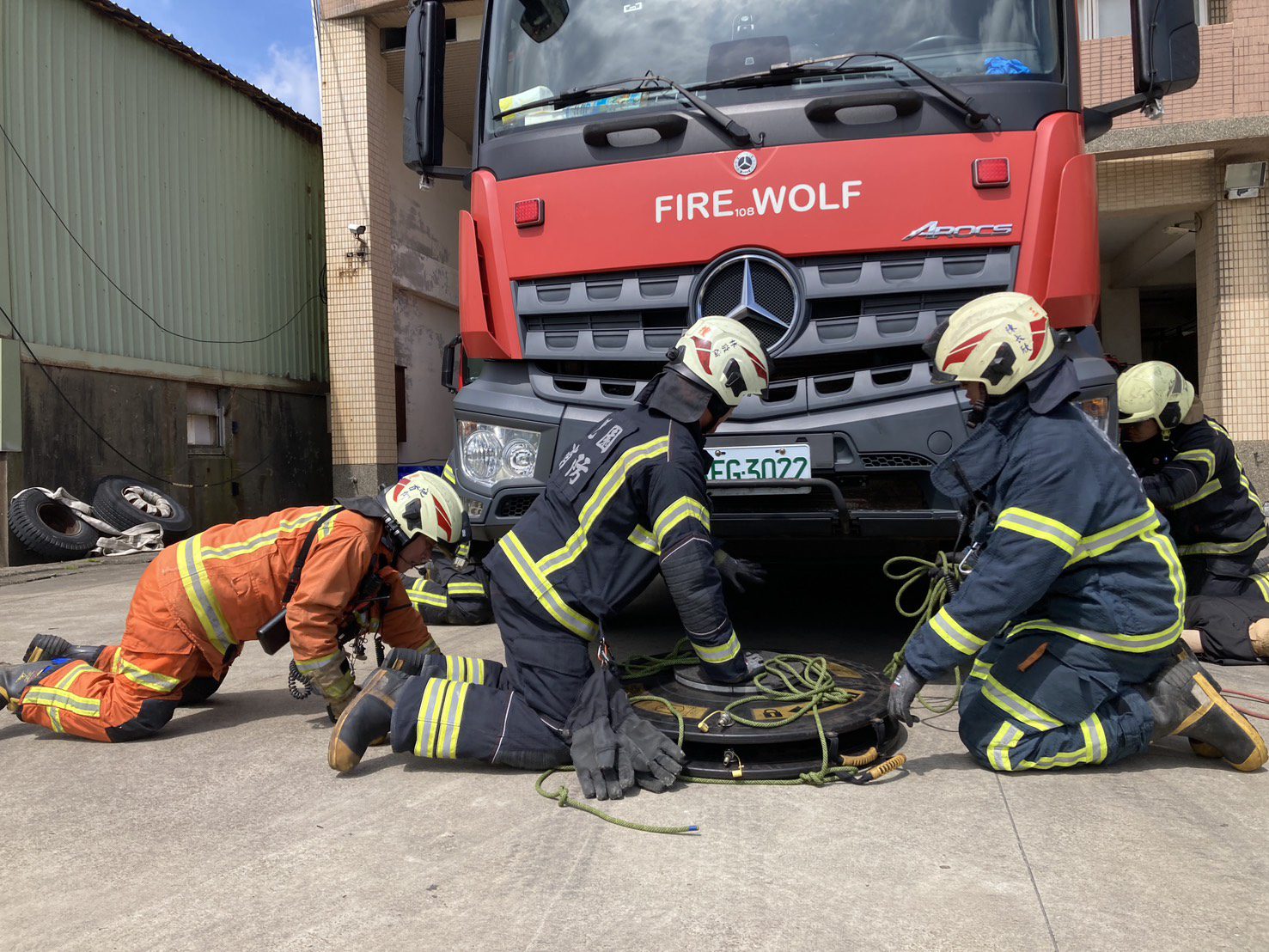 桃園消防舉辦重型車輛災害演練 提升救援效率 桃園消防舉辦重型車輛災害演練 提升救援效率