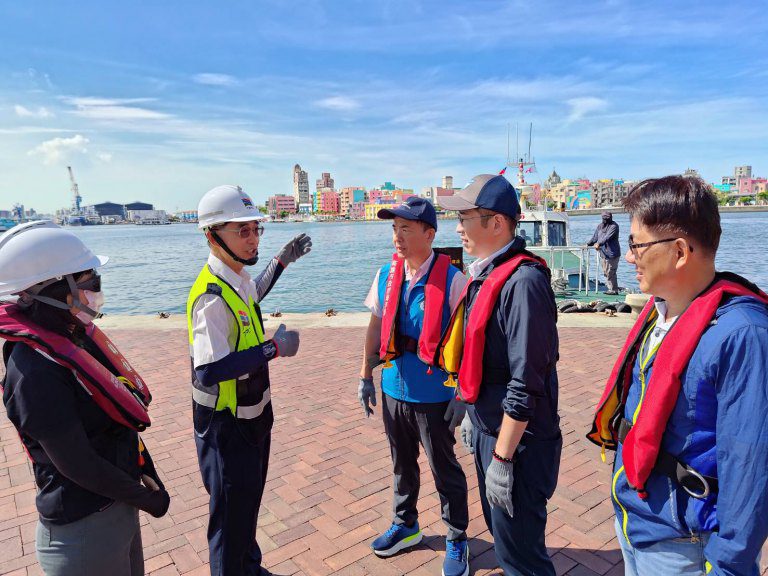 高市府聯合中央海域稽查　全面防治高雄港海洋污染