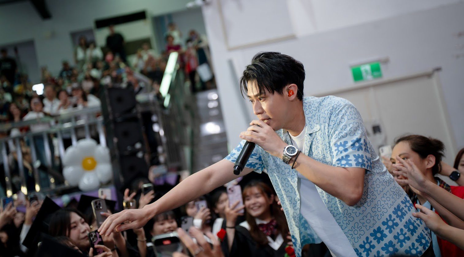 李玉璽驚喜現身新生醫專畢業典禮 現場氣氛嗨翻天