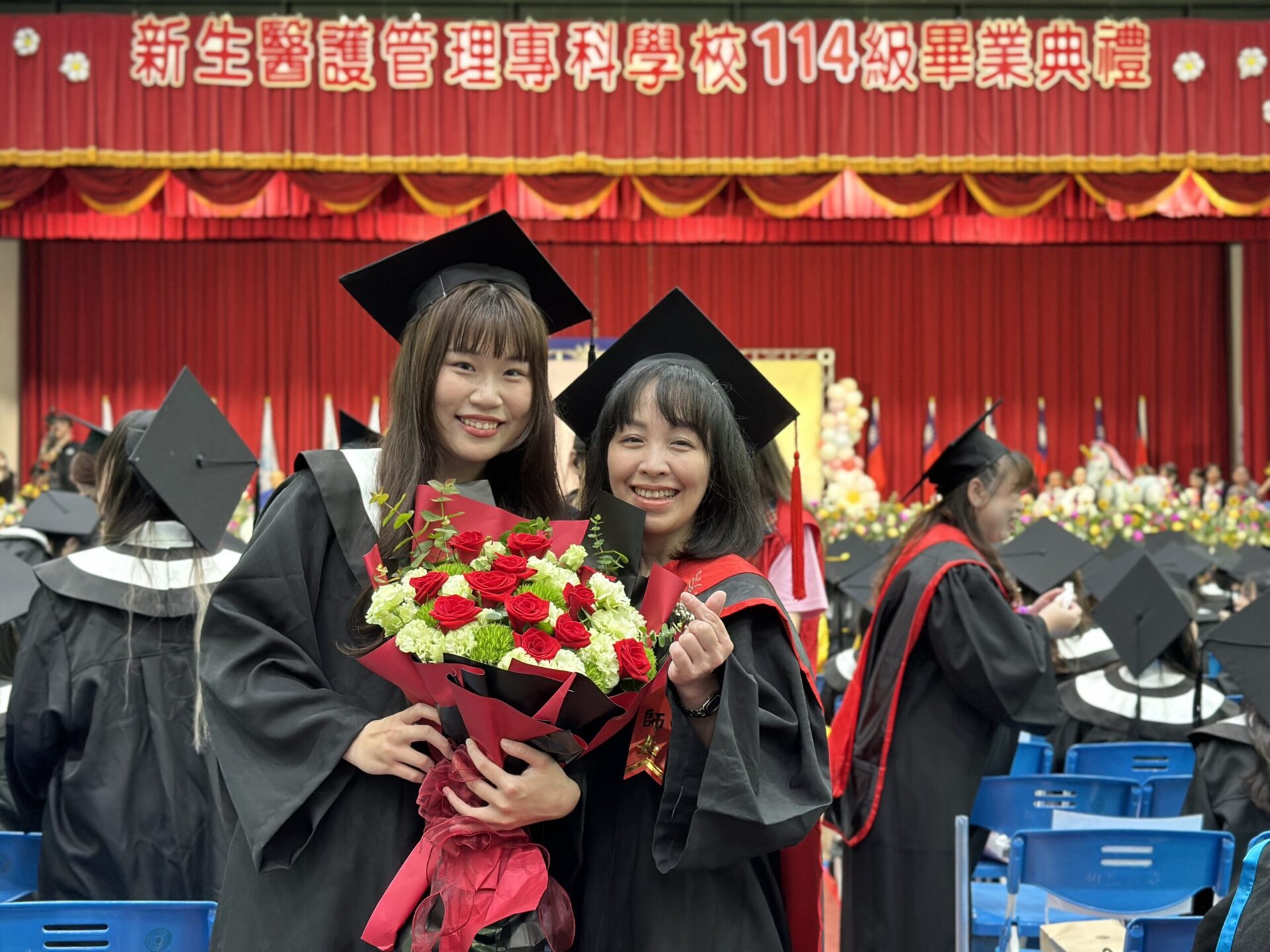 新生醫專畢業典禮盛大登場 她感謝學校在困境中伸援