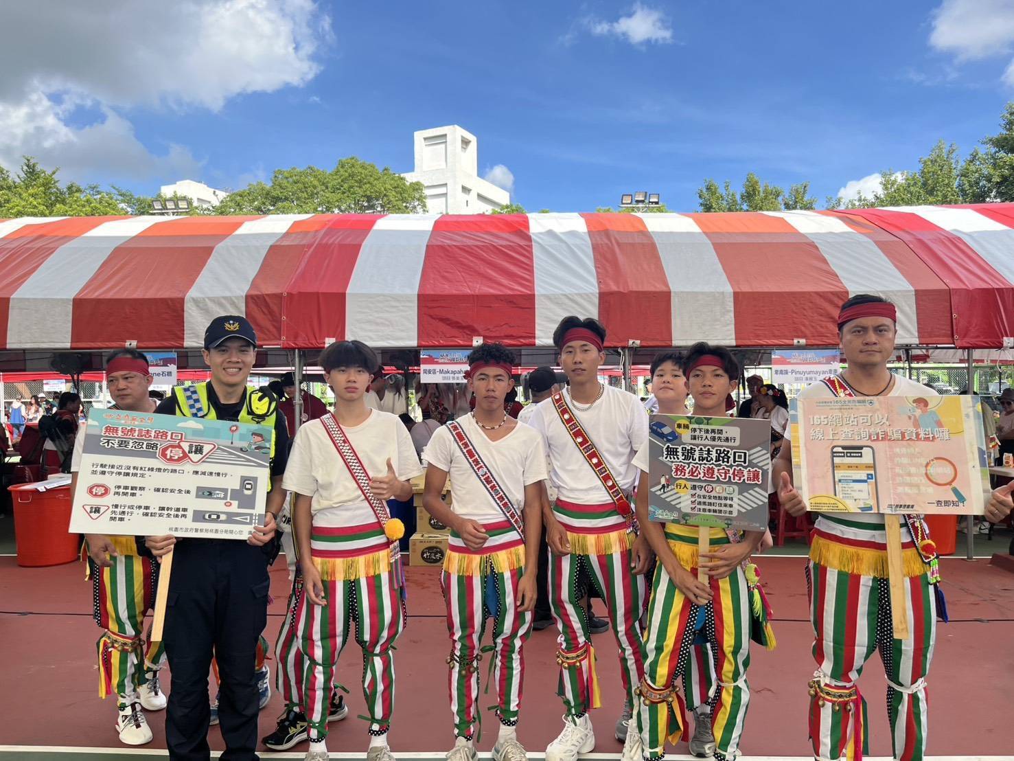 桃園分局前進原民豐年祭活動 籲用路人培養停讓習慣 桃園分局前進原民豐年祭活動 籲用路人培養停讓習慣