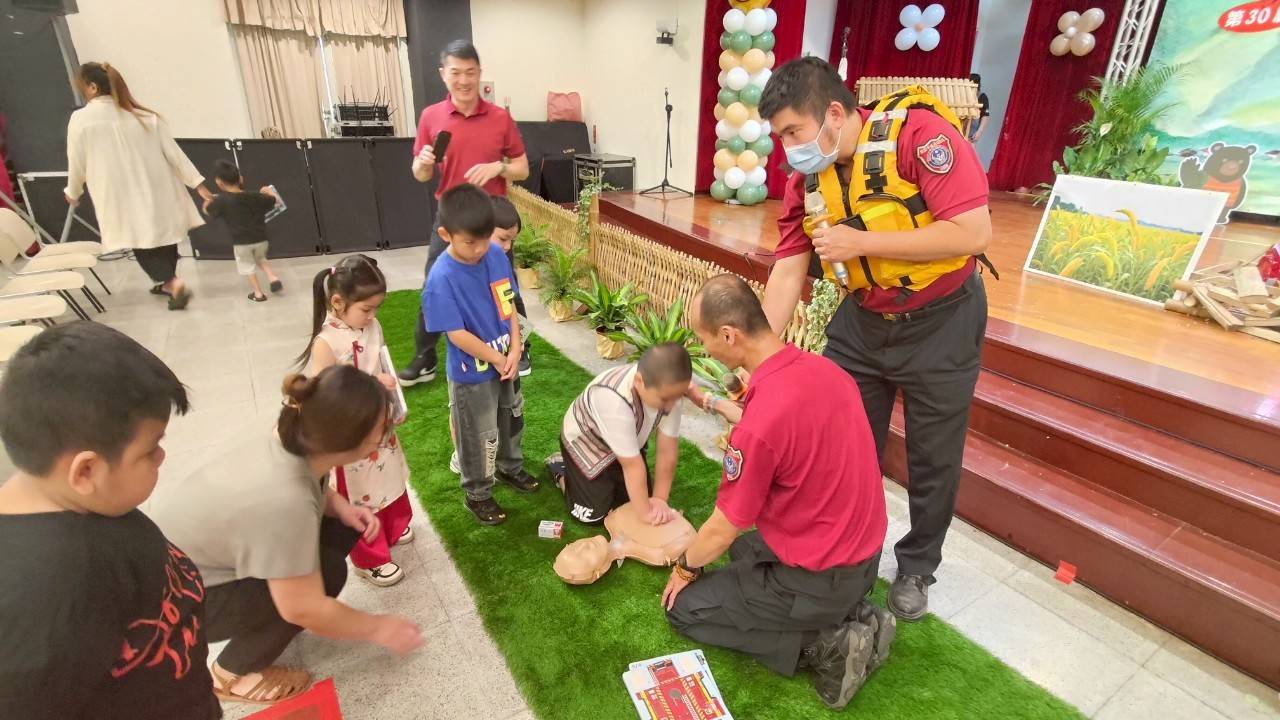 桃園消防復興分隊送最珍貴畢業禮物 教學童保護自己 桃園消防復興分隊送最珍貴畢業禮物 教學童保護自己