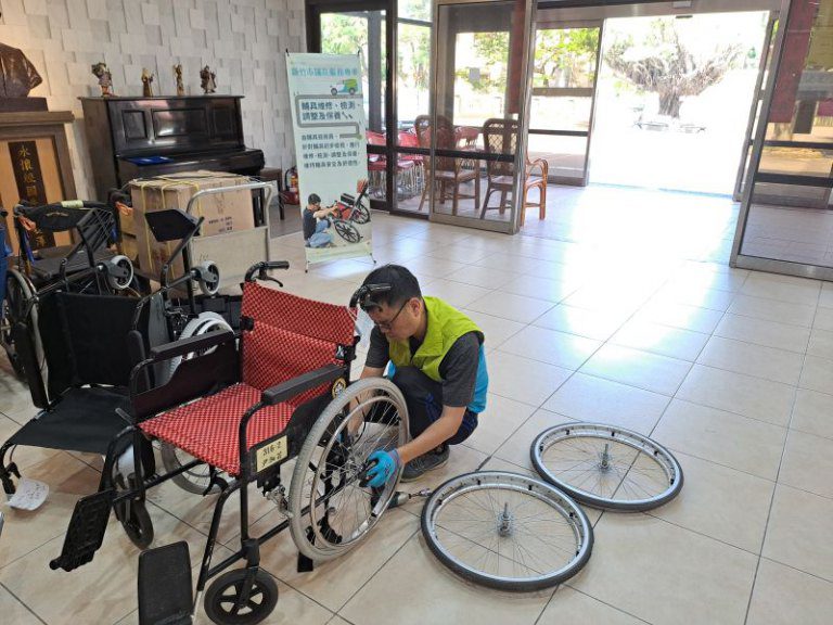 新竹榮家攜手市府輔具資源巡檢服務 溫馨輔助住民自立生活 新竹榮家攜手市府輔具資源巡檢服務 溫馨輔助住民自立生活