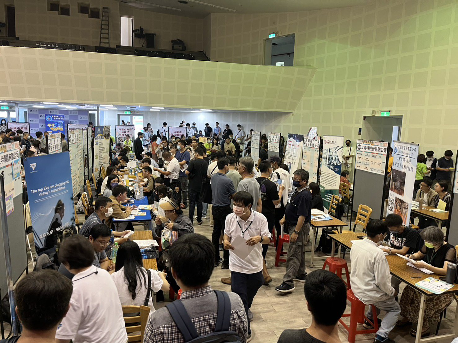 高市勞工局攜手產業園區管理局舉辦徵才活動 協助畢業青年尋職 高市勞工局攜手產業園區管理局舉辦徵才活動 協助畢業青年尋職