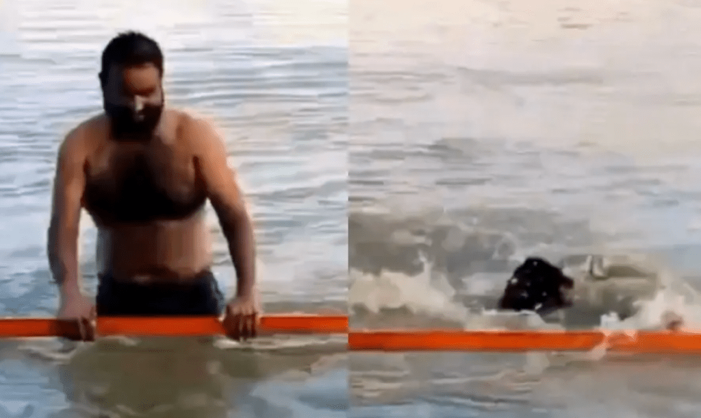 影/恆河聖浴出事!男跨越欄杆游泳拍片 慘遭水流沖走溺斃 影/恆河聖浴出事!男跨越欄杆游泳拍片 慘遭水流沖走溺斃