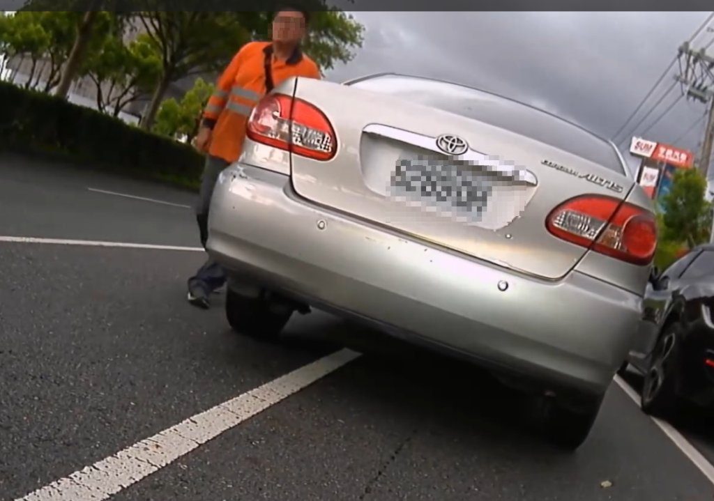 雲林斗六行車糾紛！ 　自小客車疑似逼車與機車騎士互嗆