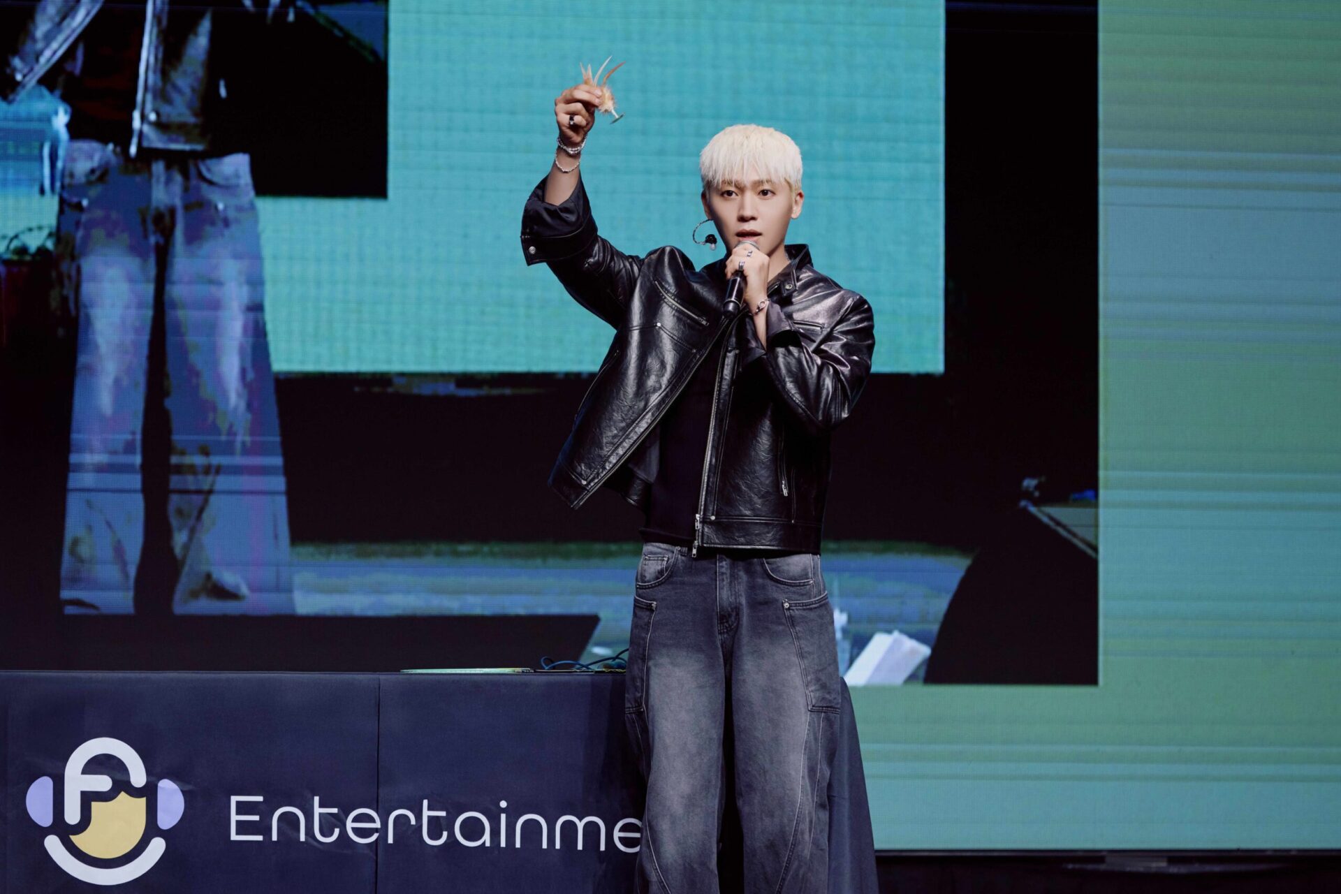 韓國大勢男團TEEN TOP成員創造崔鐘顯　退伍後首場見面會