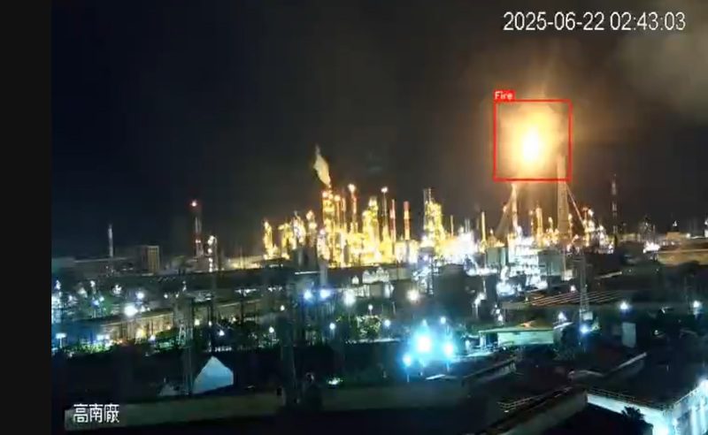 中油大林廠重油觸媒裂解工場,因壓縮機跳車緊急停爐 燃燒塔起火排放黑煙 環保局開罰 中油大林廠重油觸媒裂解工場,因壓縮機跳車緊急停爐 燃燒塔起火排放黑煙 環保局開罰