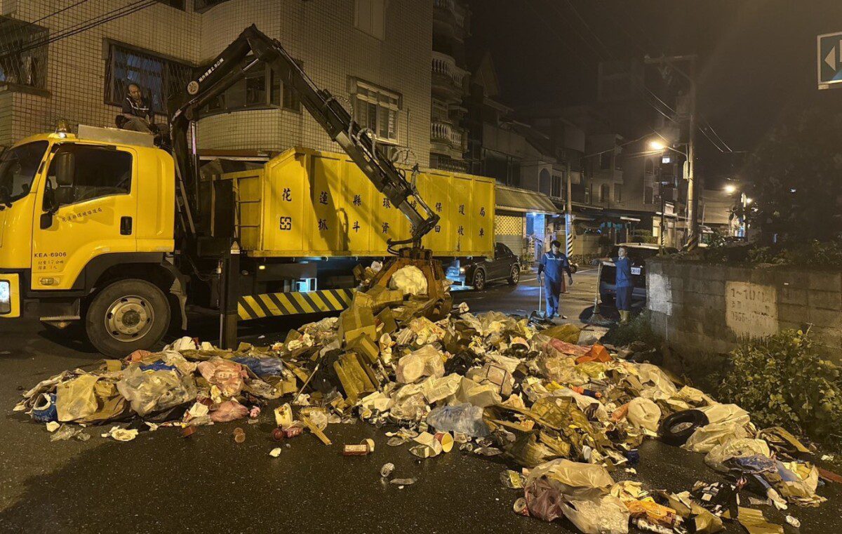 垃圾車悶燒冒煙 市長魏嘉彥呼籲勿亂丟電器 違者最高罰6千