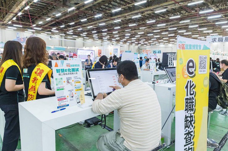 中區就業博覽會28日彰化登場 64家企業搶才、73%職缺免經驗! 中區就業博覽會28日彰化登場 64家企業搶才、73%職缺免經驗!