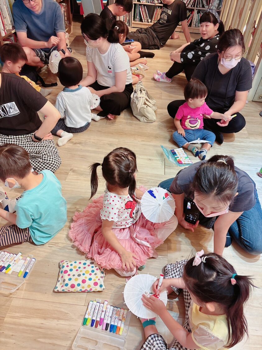 「繪本陪伴來作客」校園巡迴開跑 高雄市客委會推廣本土語言教育新模式 「繪本陪伴來作客」校園巡迴開跑 高雄市客委會推廣本土語言教育新模式