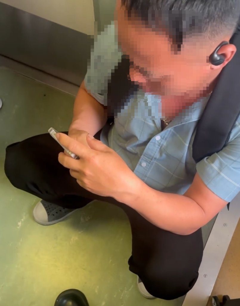 逮到了! 越南籍男子自強號車廂內偷拍台灣女子 逮到了! 越南籍男子自強號車廂內偷拍台灣女子