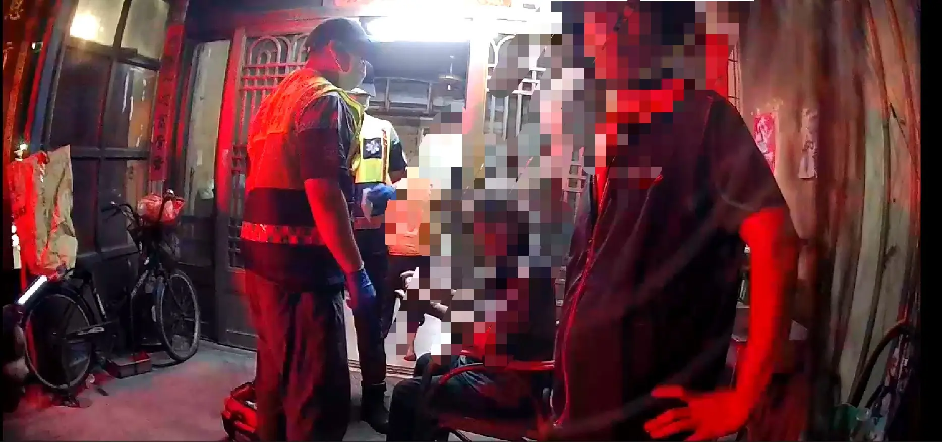 失智老翁路倒受傷 熱心民眾報警 田警即時救援 失智老翁路倒受傷 熱心民眾報警 田警即時救援