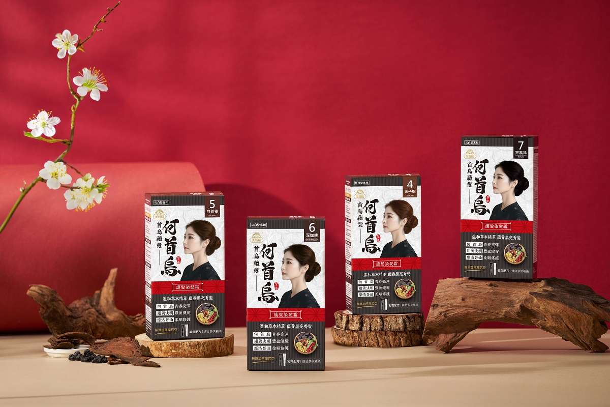 用「這招」不讓白髮出賣年齡!家樂福超夯「何首烏」染髮霜 搭配溫和草本精萃 徹底遮白同時呵護髮質 用「這招」不讓白髮出賣年齡!家樂福超夯「何首烏」染髮霜 搭配溫和草本精萃 徹底遮白同時呵護髮質