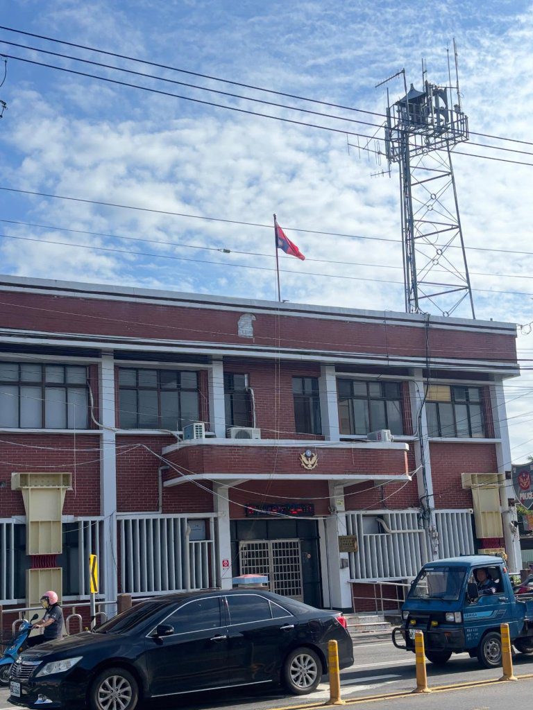 國旗掛反惹議！屏東德協派出所出包　警分局懲處員警並檢討升旗流程