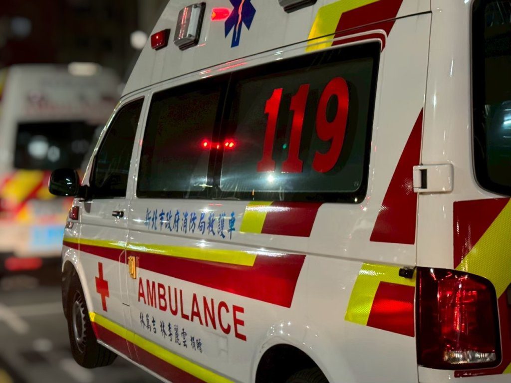 快訊／三峽輕熟女社區墜樓倒臥血泊　送醫搶救不治　