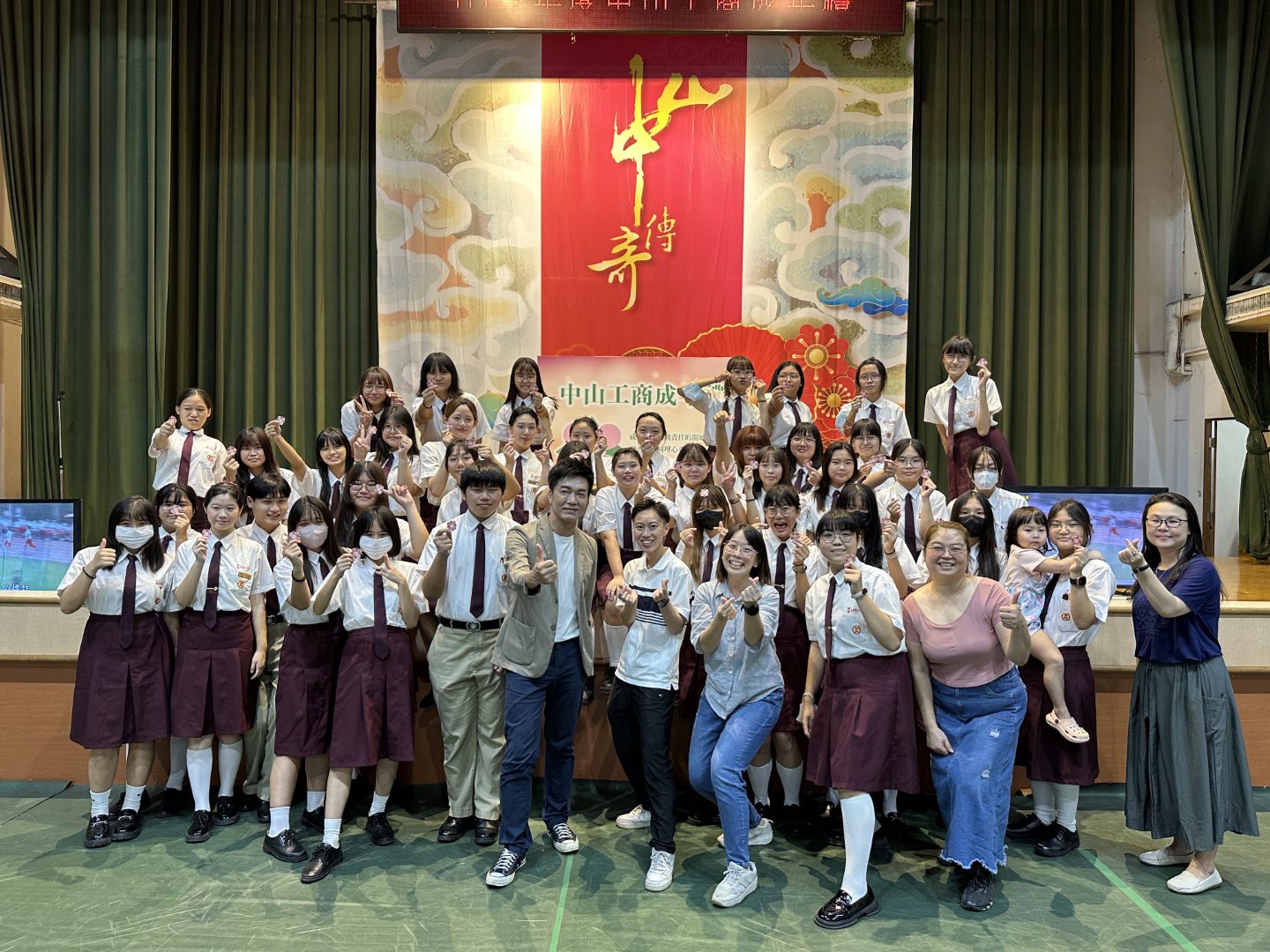 中山工商盛大成年禮 親師共同見證並傳遞成長與責任的意義 中山工商盛大成年禮 親師共同見證並傳遞成長與責任的意義