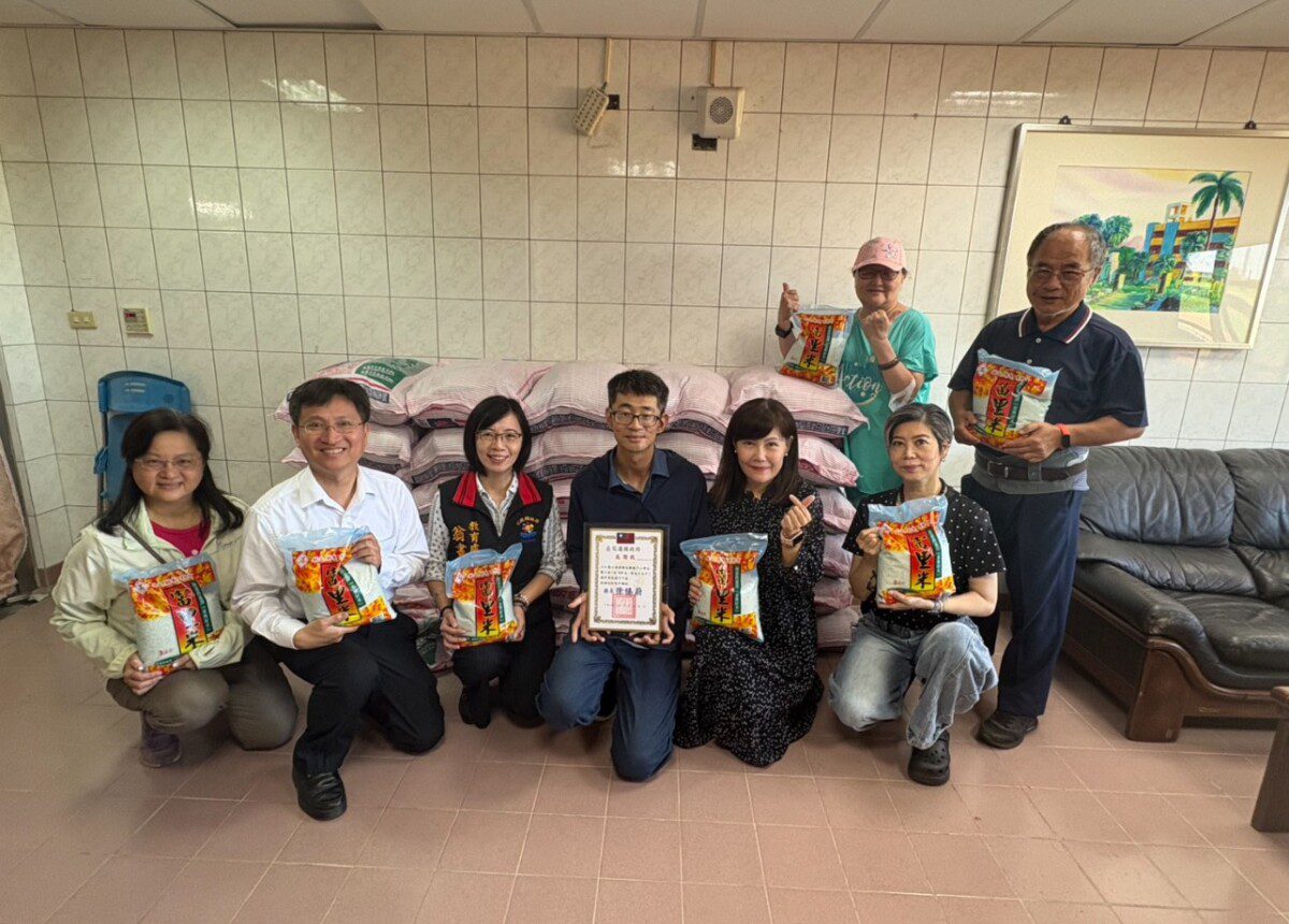 花蓮縣教育處 讓弱勢孩子暑假也能溫飽 小小愛心會 捐米320包助學童 花蓮縣教育處 讓弱勢孩子暑假也能溫飽 小小愛心會 捐米320包助學童