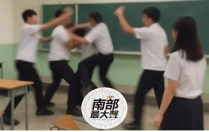 【高雄校園暴力衝突影片外流】學生互毆送醫、涉兒少法恐觸法 校方:已啟動輔導調查 【高雄校園暴力衝突影片外流】學生互毆送醫、涉兒少法恐觸法 校方:已啟動輔導調查