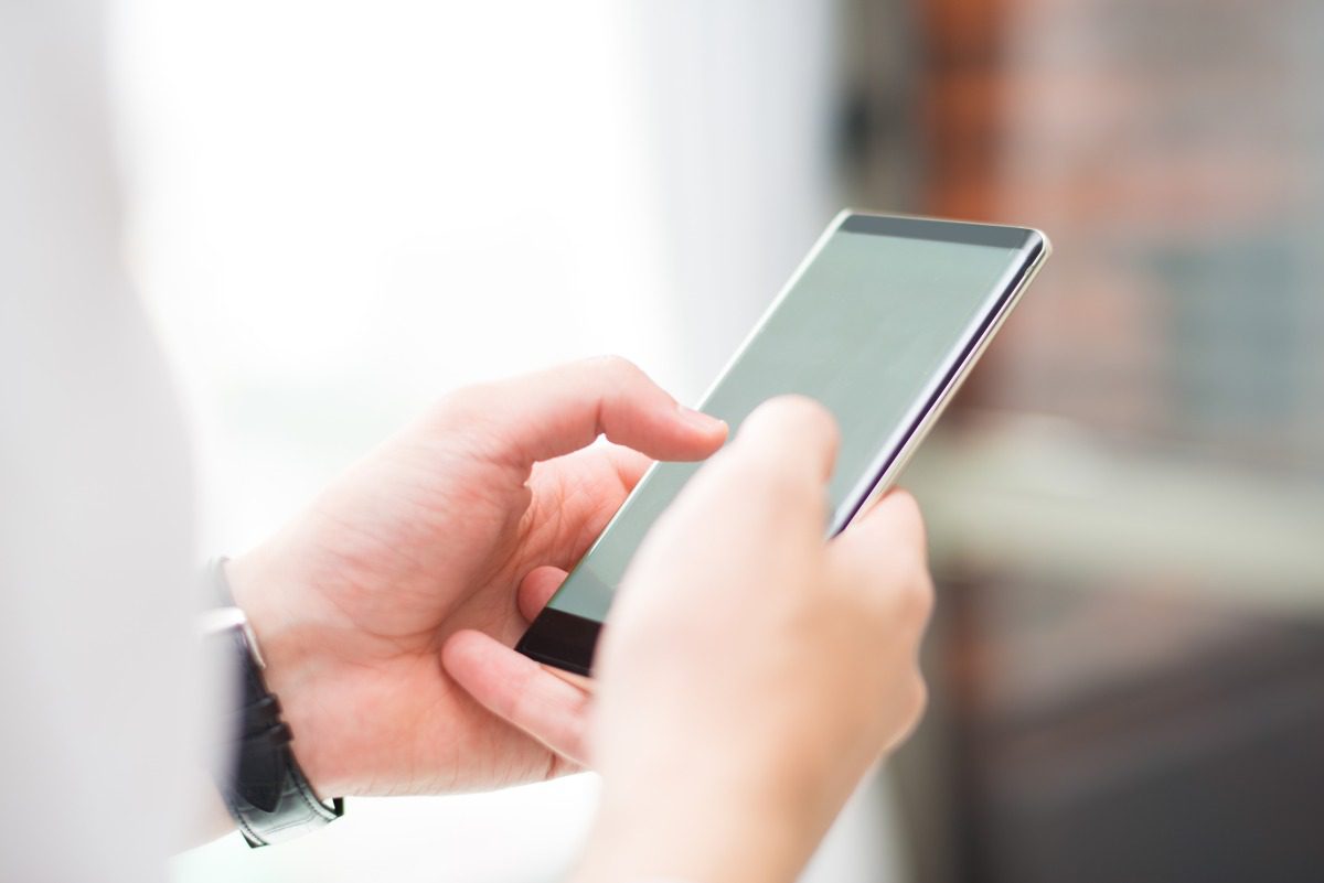 扯!桃園某私校主任疑偷拍女高中生照片傳群組炫耀 自嘲狼師抱過學生 扯!桃園某私校主任疑偷拍女高中生照片傳群組炫耀 自嘲狼師抱過學生