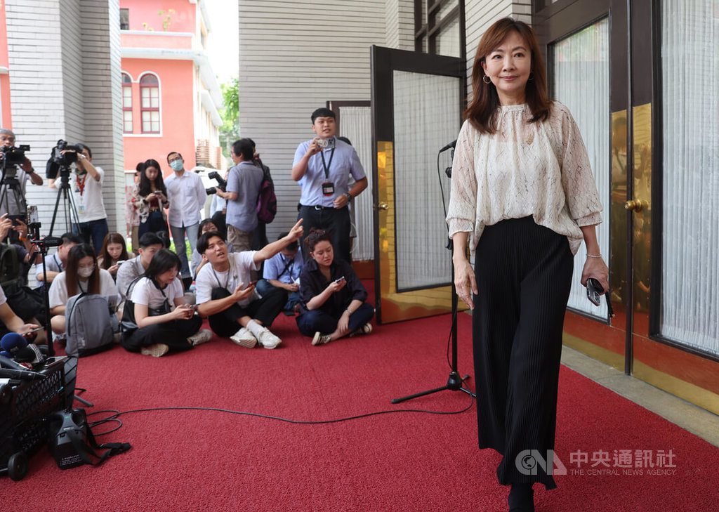 藍質疑丈夫賺紅錢 郭昱晴:抹黑抹紅大可不必 藍質疑丈夫賺紅錢 郭昱晴:抹黑抹紅大可不必