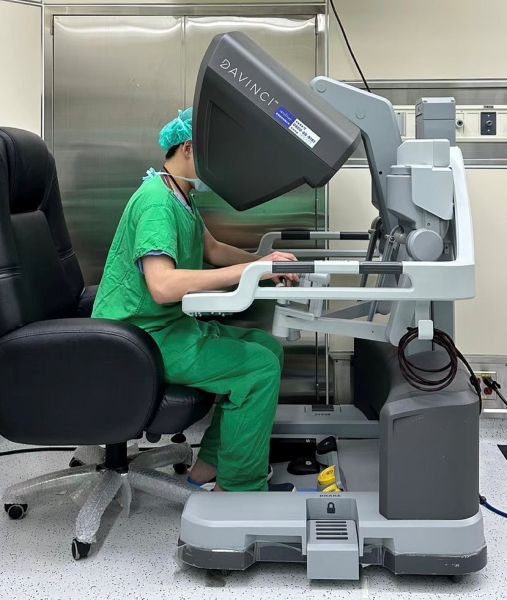 機器手臂輔助單孔微創手術 助83歲阿嬤病人術後5日出院 機器手臂輔助單孔微創手術 助83歲阿嬤病人術後5日出院