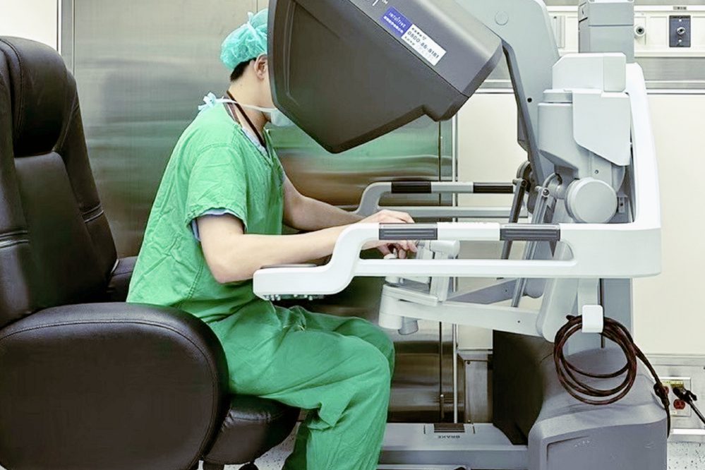 機器手臂輔助單孔微創手術 助83歲阿嬤病人術後5日出院 機器手臂輔助單孔微創手術 助83歲阿嬤病人術後5日出院