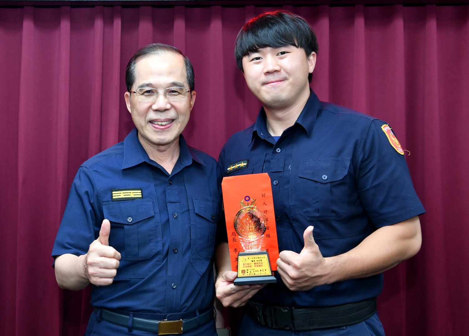 李居霖成功救下輕生女 盧廷彰表揚直稱好樣的 李居霖成功救下輕生女 盧廷彰表揚直稱好樣的