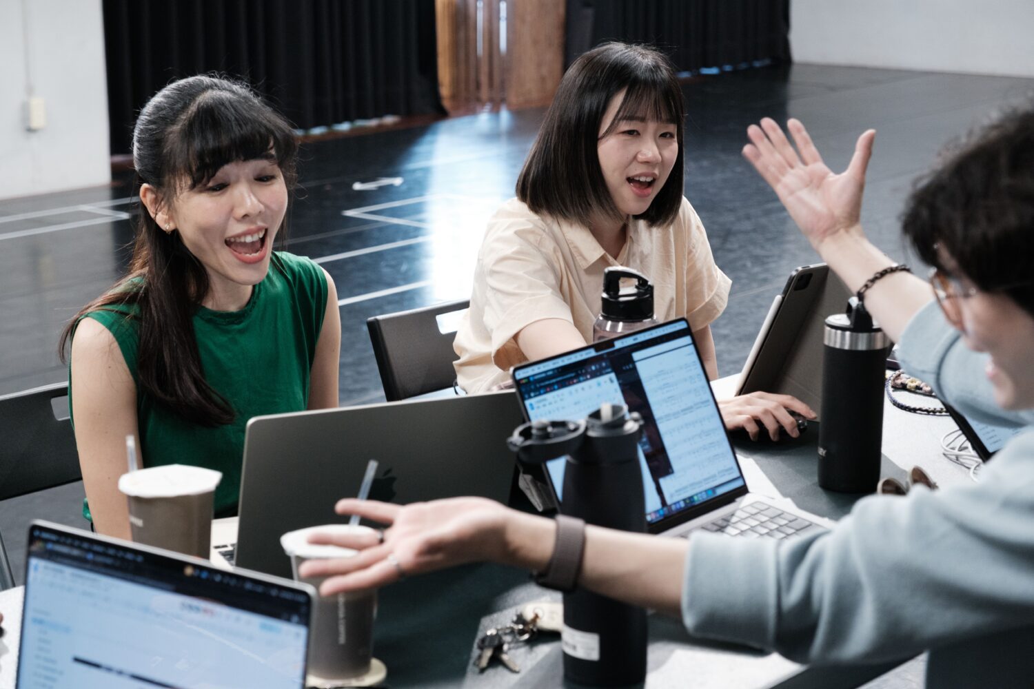 春藝小劇場 2025最實驗性的音樂劇 《大家都怎麼做音樂劇?》燒腦創作過程大公開! 春藝小劇場 2025最實驗性的音樂劇 《大家都怎麼做音樂劇?》燒腦創作過程大公開!