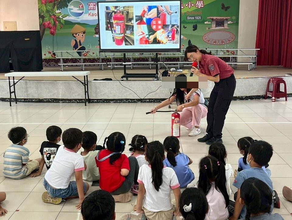 高雄消防寶來消防分隊至荖濃國小辦理防災教育體驗 高雄消防寶來消防分隊至荖濃國小辦理防災教育體驗