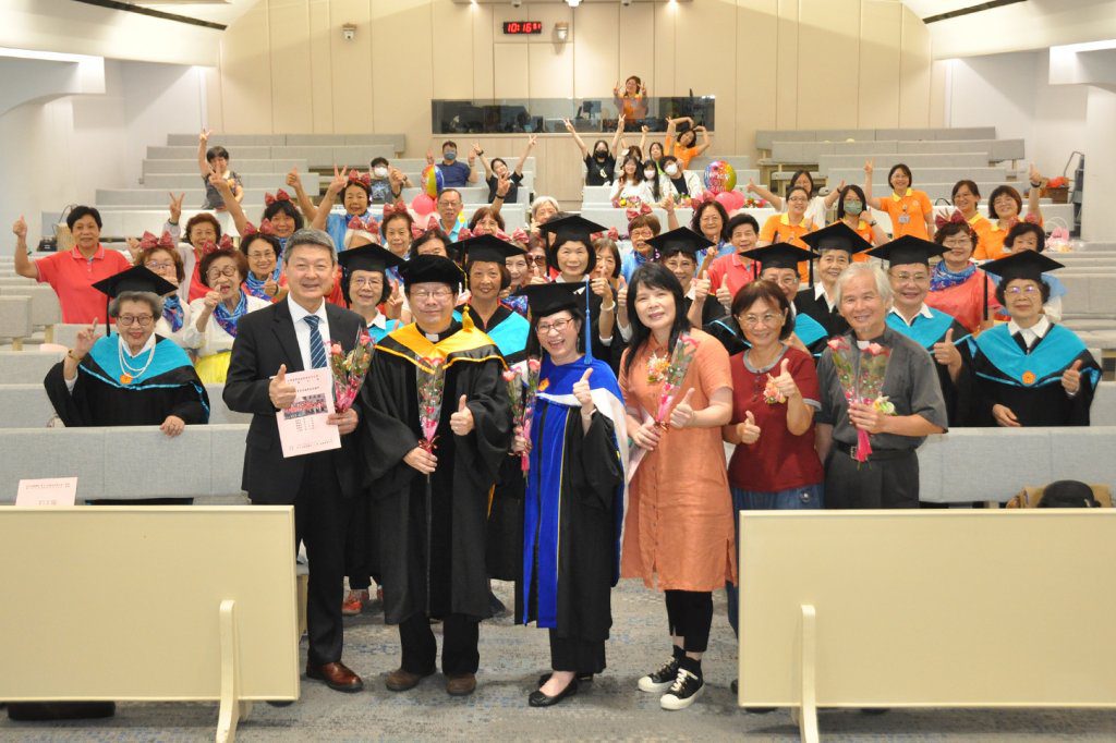 松年大學彰基分校畢典 6名博士學班及3名學士班歡樂畢業 松年大學彰基分校畢典 6名博士學班及3名學士班歡樂畢業