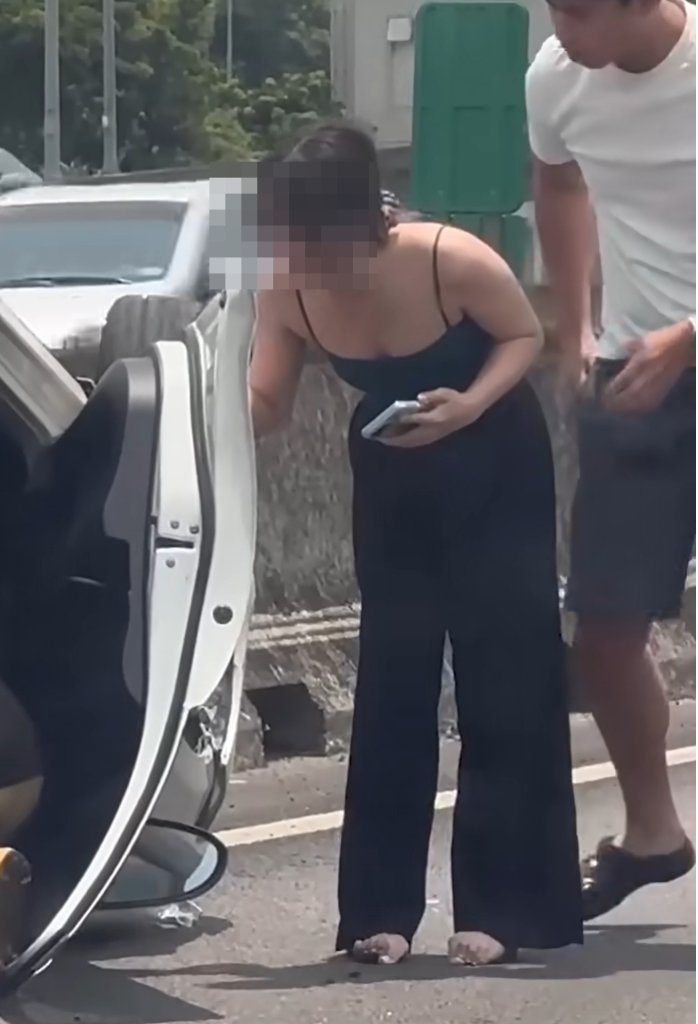 國道驚魂翻車！女子「笑顏爬出」翻覆車　網封：樂天女孩