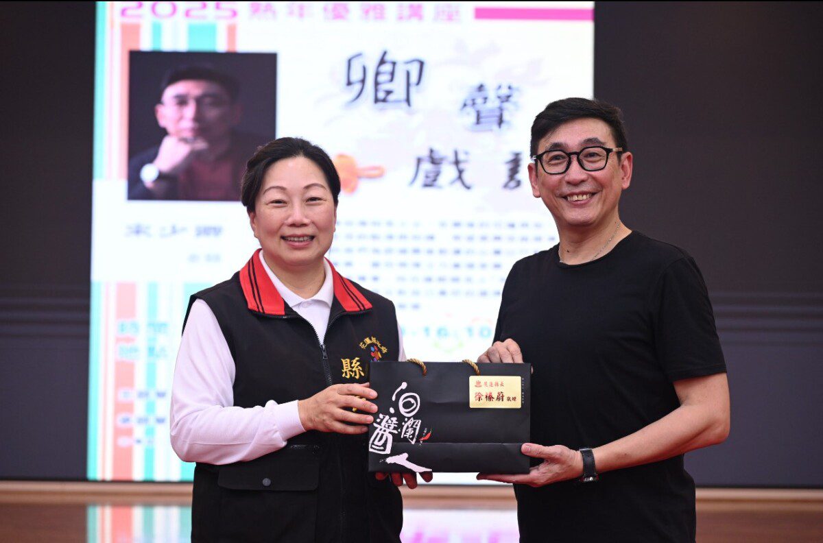 「酷老樂活」名人講座熱鬧登場 宋少卿幽默開講花蓮縣府大禮堂座無虛席 「酷老樂活」名人講座熱鬧登場 宋少卿幽默開講花蓮縣府大禮堂座無虛席