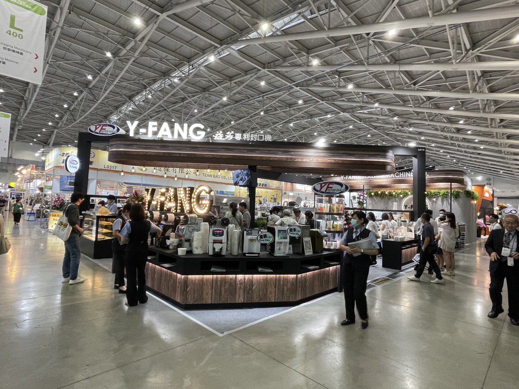 益芳Al吧台智慧調飲機 手掃QRcode 飲料輕鬆搞定 益芳Al吧台智慧調飲機 手掃QRcode 飲料輕鬆搞定