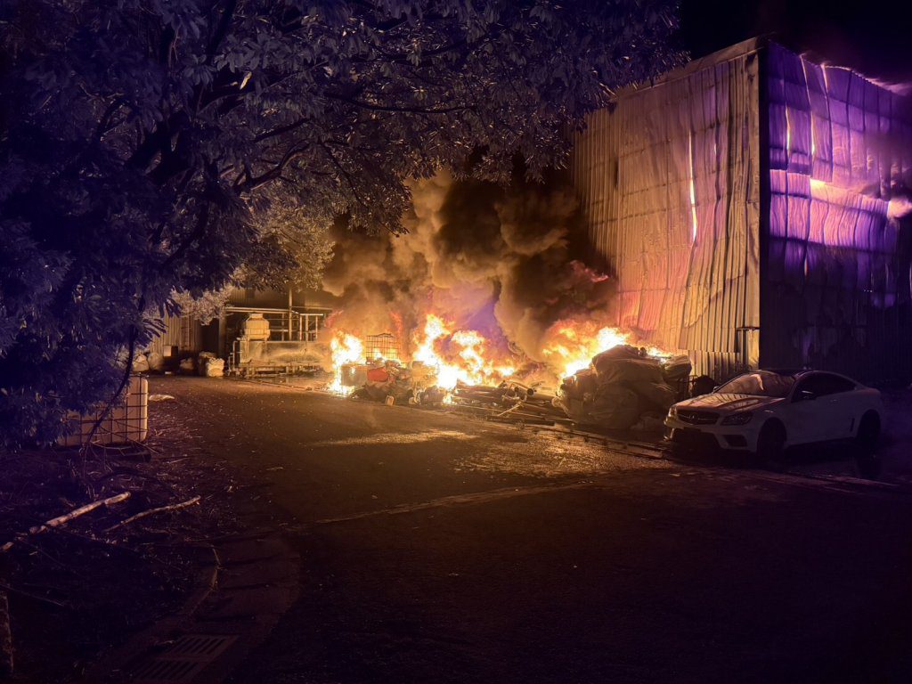 桃園觀音回收場暗夜惡火!燒整夜毀1500平方公尺 桃園觀音回收場暗夜惡火!燒整夜毀1500平方公尺