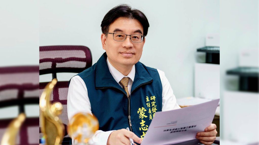 扯!台南市府高官疑公車當自家用 檢調清晨殺到辦公室搜爆 扯!台南市府高官疑公車當自家用 檢調清晨殺到辦公室搜爆