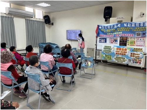 「假煙真毒,喪屍不遠」 守護青少年,拒毒從家開始! 「假煙真毒,喪屍不遠」 守護青少年,拒毒從家開始!